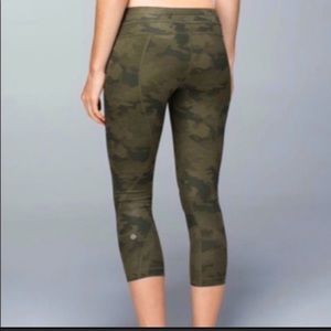Lululemon Green Camo Crop Leggings